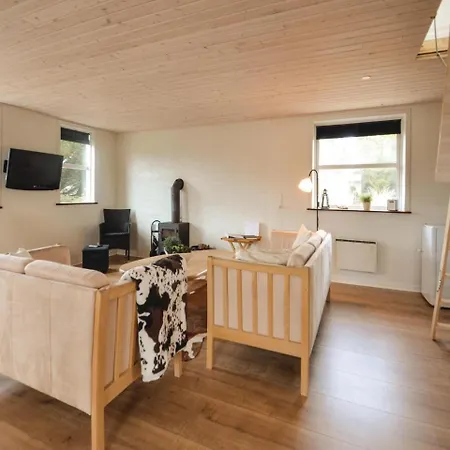 Three Bedroom Holiday In Vestervig