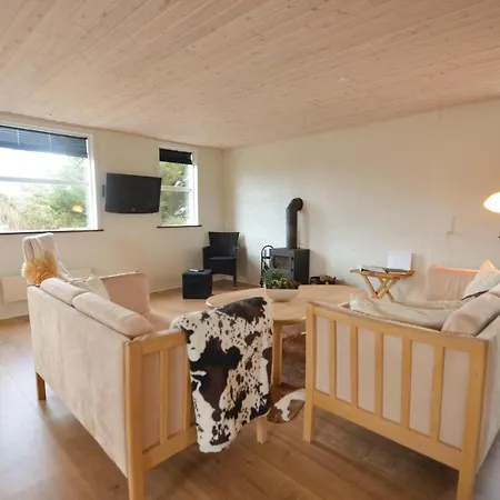 Three Bedroom Holiday In *