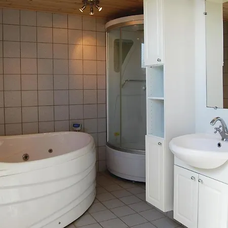 Three Bedroom Holiday In *