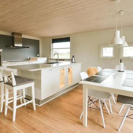Feriehus Three Bedroom Holiday In *
